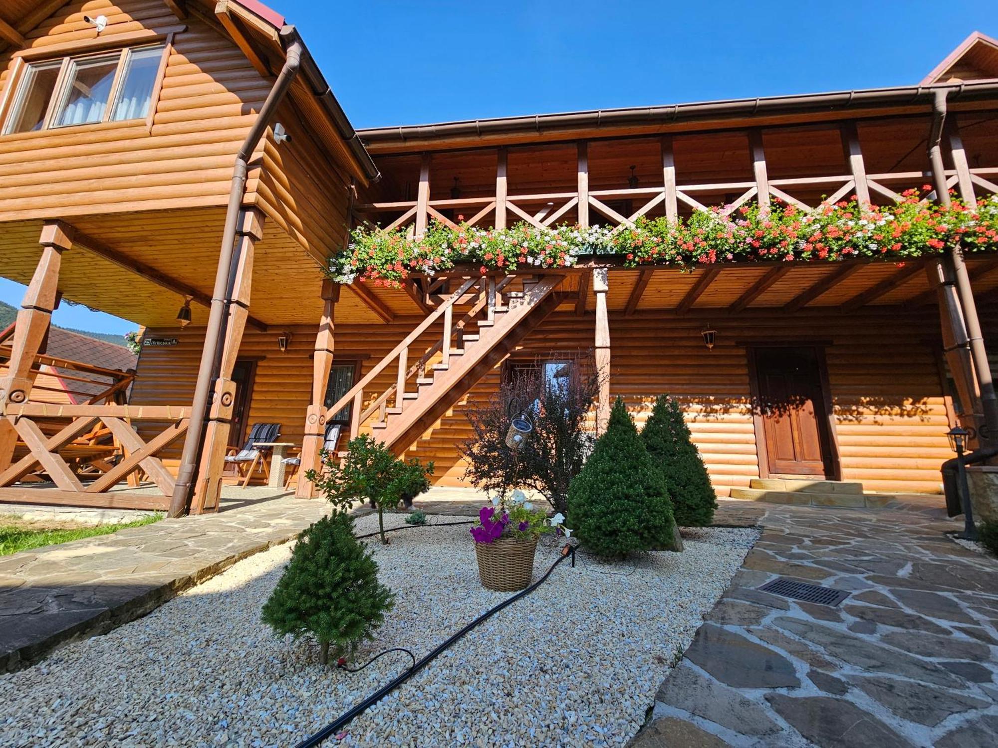 טטאריב Guesthouse Kolo Druziv מראה חיצוני תמונה